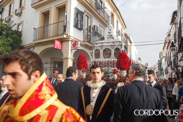 RELIQUIAS DE SAN PEDRO Y CORPORACIÓN BAJO MAZAS LA HERMANDAD DE LA