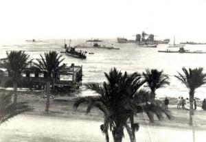 Submarinos en la bahía de Torrevieja. / Colección de Fco. Sala