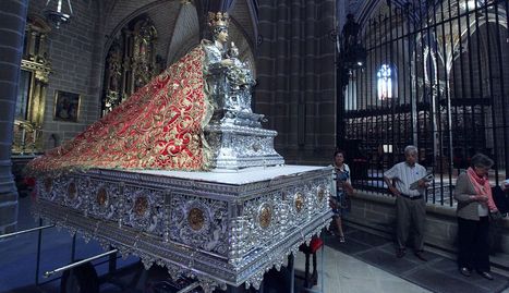 UNA CARROZA PERMITIRÁ LUCIR EL MANTO DE SANTA MARÍA DE PAMPLONA