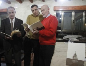 Manuel Rivera Lozano a la izquierda, con José Carlos de Lera Maíllo y el autor de estas líneas, José Antonio Mateos.