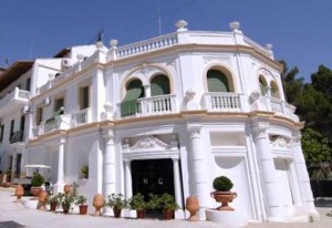 Balneario de Cofrentes, en su época lugar de veraneo de alzireños.