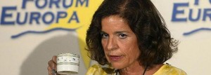 Ana Botella, alcaldesa de Madrid y su taza de café.