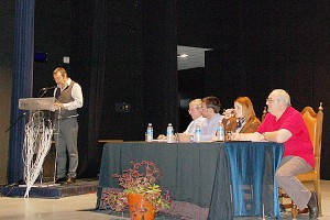 En la mesa, de izq a dcha: Miguel Marchamalo, Sergio Sánchez, Marta Valdenebro y Francisco Lozano Gamo.