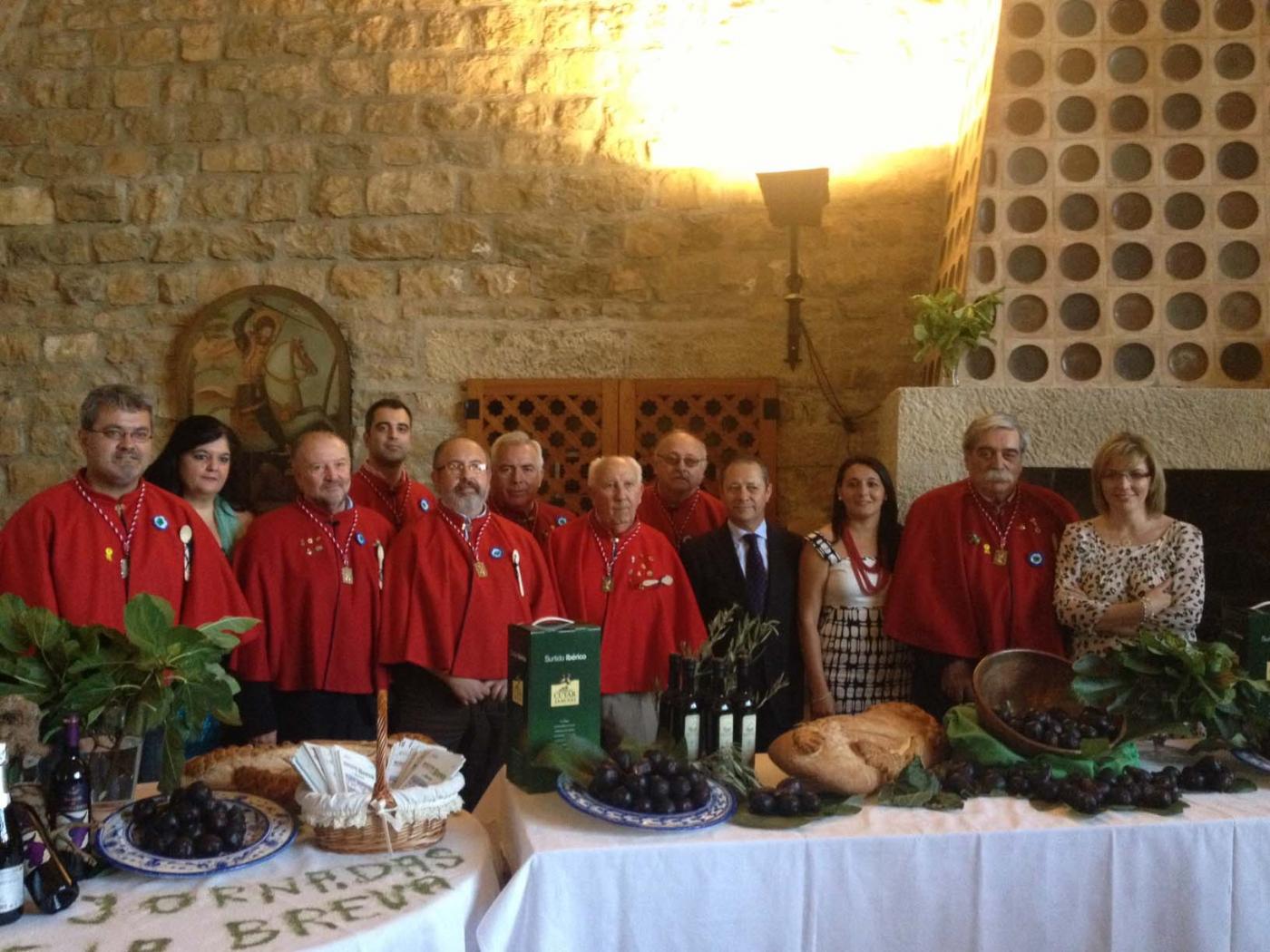 EN LA I MUESTRA PROVINCIAL DE LA BREVA DE JIMENA QUE TUVO LUGAR UNA CHARLA COLOQUIO A CARGO DE JOSÉ MARÍA SUÁREZ GALLEGO, CRONISTA OFICIAL DE GUARROMÁN (JAÉN)