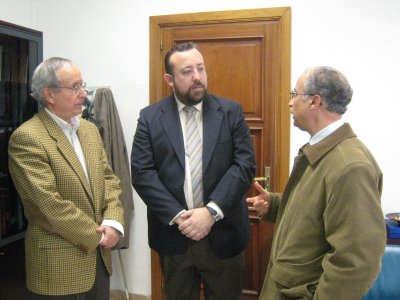 EL CONSEJERO DE PRESIDENCIA DE LA REGIÓN DE MURCIA DE SE ENTREVISTA CON JOSÉ ANTONIO MELGARES Y LUIS LISÓN, PRESIDENTE Y VICEPRESIDENTE DE LA ASOCIACIÓN DE CRONISTAS OFICALES DE ESA REGIÓN