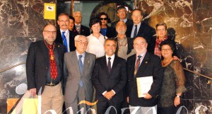 Foto de familia de los cronistas, autoridades y miembros de la Fundación Conrado Blanco.