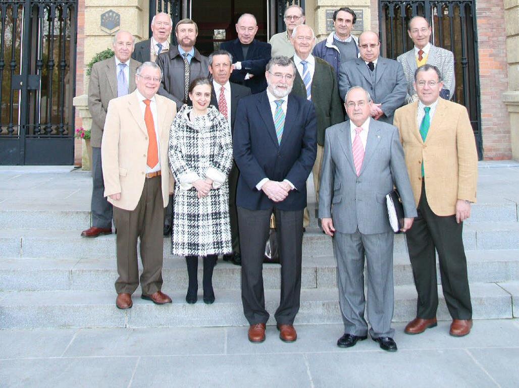 EL DIRECTOR DE LA REAL ACADEMIA DE CÓRDOBESA Y PRESIDENTE DE LA ASOCIACIÓN ESPAÑOLA DE CRONISTAS OFICIALES, VISITA EL RECTORADO DE LA UNIVERSIDAD DE CÓRDOBA