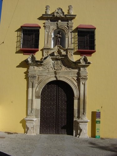 LA IGLESIA DE SAN PEDRO ES ORATORIO DEL AYUNTAMIENTO DES-DE EL AÑO 1840