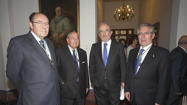 MUÑOZ MACHADO DEFIENDE EL VALOR DE LOS TEXTOS JURÍDICOS EN EL CASTELLANO • EL ESCRITOR PEDROCHEÑO FUE NOMBRADO AYER ACADÉMICO DE HONOR DE LA REAL ACADEMIA DE CÓRDOBA