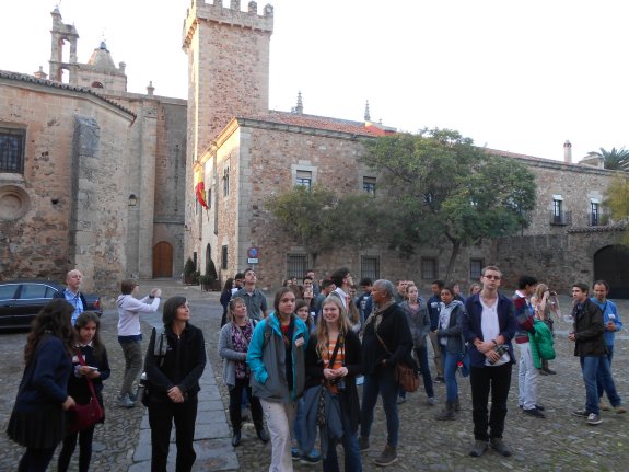 LUGARES QUE NO EXISTEN Y EL RENACER DE LA POESÍA • NOCHES LARGAS Y DÍAS TEÓRICAMENTE OSCUROS, AUNQUE EL CAMBIO CLIMÁTICO SE ESTÁ CARGANDO LAS TÍPICAS POSTALES Y, SI NO PONEMOS REMEDIO, EN UNAS DÉCADAS COMEREMOS LAS UVAS EN BIKINI Y AL SOL