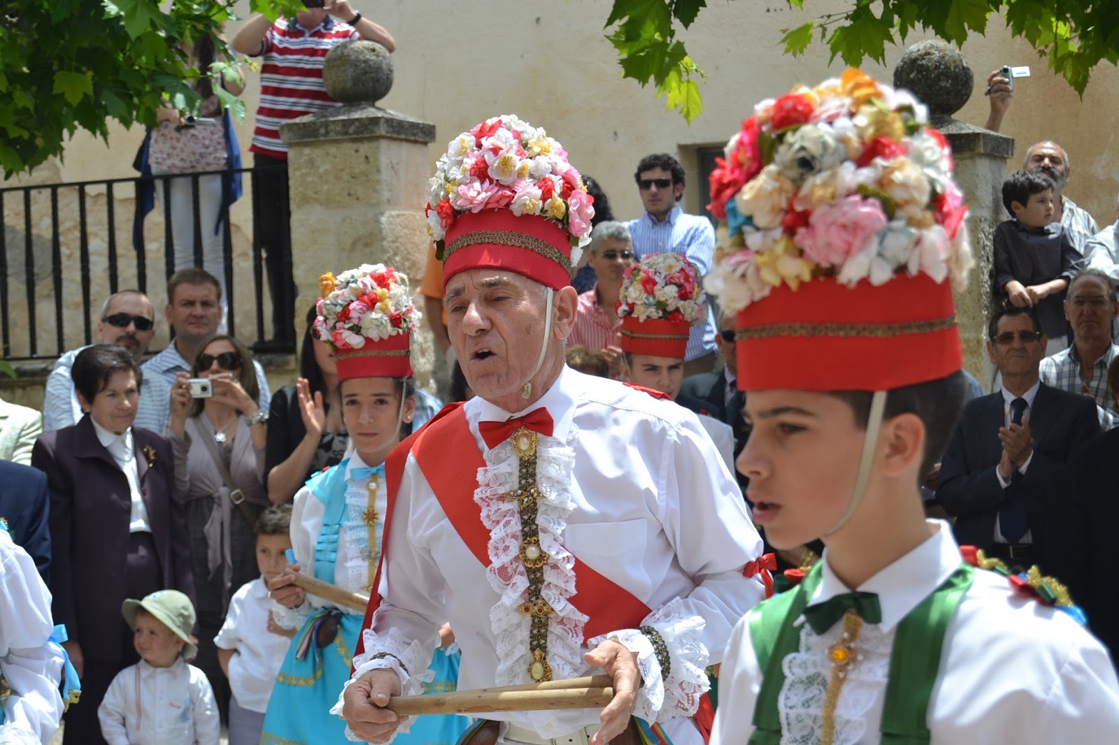 LOS DANZANTES DE FUENTELCÉSPED (BURGOS)