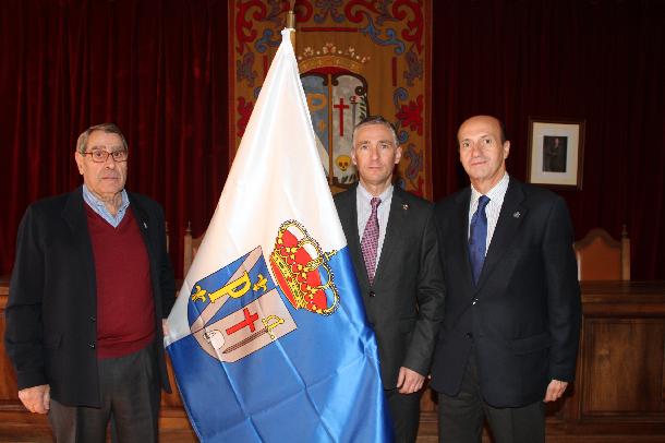 PASTRANA (GUADALAJARA) ESTRENÓ LA BANDERA DE LA VILLA EN EL DÍA DE LA CONSTITUCIÓN