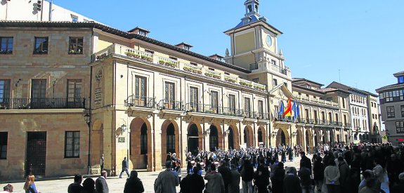 DESEOS PARA UN AÑO QUE EMPIEZA DE CARMEN RUIZ-TILVE, CRONISTA OFICIAL DE OVIEDO