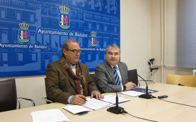 EN RUEDA DE PRENSA EL ALCALDE BADAJOZ FRANCISCO JAVIER FRAGOSO HA AVANZADO QUE SE ABORDARÁ EL NOMBRAMIENTO DE DOS NUEVOS CRONISTAS OFICIALES DE LA CIUDAD