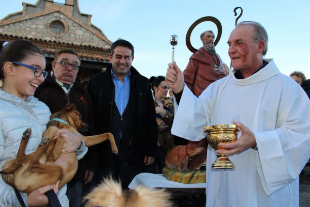 ALCANTARILLA (MURCIA) CELEBRÓ SAN ANTÓN CON LA BENDICIÓN DE LOS ANIMALES A LAS PUERTAS DE LA ERMITA DE NUESTRA PATRONA, JUNTO AL PARAJE DEL AGUA «SALÁ»