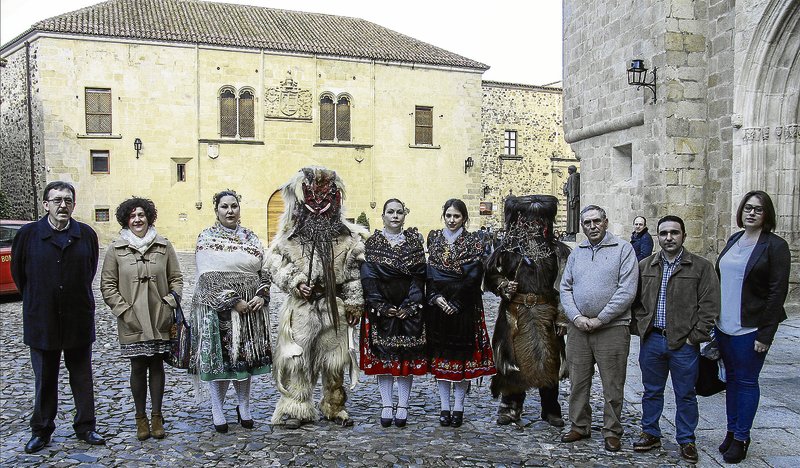 CINCUENTA CARANTOÑAS MUESTRAN EN ACEHUCHE (CÁCERES) SU HONDA DEVOCIÓN A SU PATRÓN SAN SEBASTIÁN LOS DÍAS 20 Y 21 EN UNA CELEBRACIÓN LLENA DE MISTERIO Y TRADICIÓN