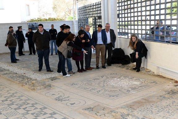 MARBELLA, ANTE EL RETO DE VIGILAR EL PATRIMONIO • EL EXPOLIO DEL MOSAICO EN LA VILLA ROMANA REABRE EL DEBATE DE LA PROTECCIÓN DE LOS YACIMIENTOS ARQUEOLÓGICOS, RESTOS Y EDIFICIOS HISTÓRICOS DE LA CIUDAD