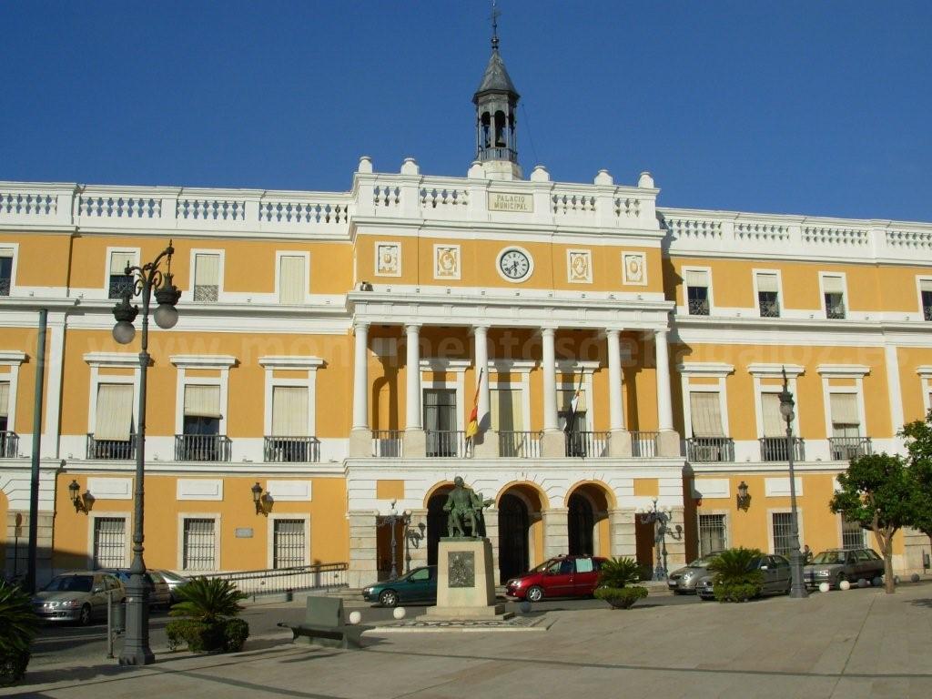 TRES NUEVOS CRONISTAS OFICIALES PARA LA CIUDAD DE BADAJOZ