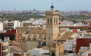 REPASO DE LA IMPORTANCIA DE LA CALLE SANTA ANNA DE TORRENT, ORIGINARIA DEL SIGLO XVI, CUYO PATRIMONIO SE CONSERVÓ HASTA MEDIADOS DE LA PASADA CENTURIA, PERO QUE HA SIDO PROGRESIVAMENTE TRANSFORMADA DE FORMA IMPROPIA EN EL ÚLTIMO MEDIO SIGLO, VIÉNDOSE AFECTADOS DE FORMA IMPORTANTE SUS VALORES CULTURALES