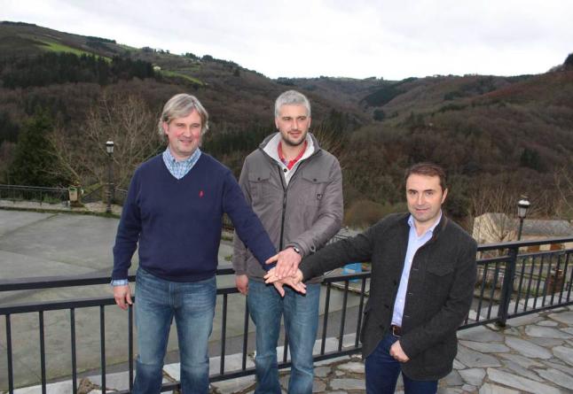 LOS TRES OSCOS (ASTURIAS) PRESENTARÁN UNA CANDIDATURA CONJUNTA AL «PUEBLO EJEMPLAR» • «ES UN RECONOCIMIENTO QUE MERECEN NUESTROS VECINOS», SEÑALAN LOS REGIDORES, QUE TRATAN DE REACTIVAR EL TERRITORIO