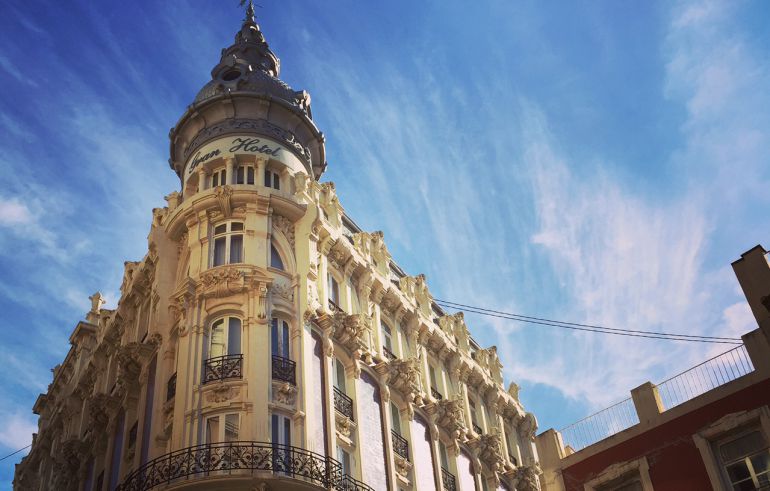 UN SIGLO DEL ‘GRAN HOTEL’ • RADIO CARTAGENA SE HA SUMADO A LA CONMEMORACIÓN DE LOS CIEN AÑOS DE LA INAUGURACIÓN DEL EDIFICIO DISEÑADO POR VÍCTOR BELTRÍ, EMBLEMA DEL MODERNISMO EN LA REGIÓN DE MURCIA