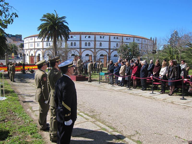 LA SUBDELEGACIÓN CUMPLE VEINTE AÑOS • EL CORONEL MARTÍN BERNARDI DESTACA LA «GENEROSIDAD» DE CÁCERES CON DEFENSA