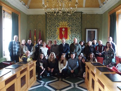 PRIMER ENCUENTRO NACIONAL DE BISIESTOS • EL AYUNTAMIENTO DE CUENCA ABRE SUS PUERTAS A UNA TREINTENA DE BISIESTOS LLEGADOS DE TODA ESPAÑA PARA CELEBRAR JUNTOS SU CUMPLEAÑOS