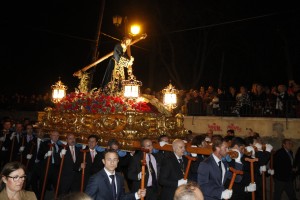 AMPARO BAJO EL CIELO ENCAPOTADO • LA COFRADÍA DE LOS AZULES INAUGURA LA SEMANA SANTA EN UNA TARDE DESAPACIBLE PERO INTENSA