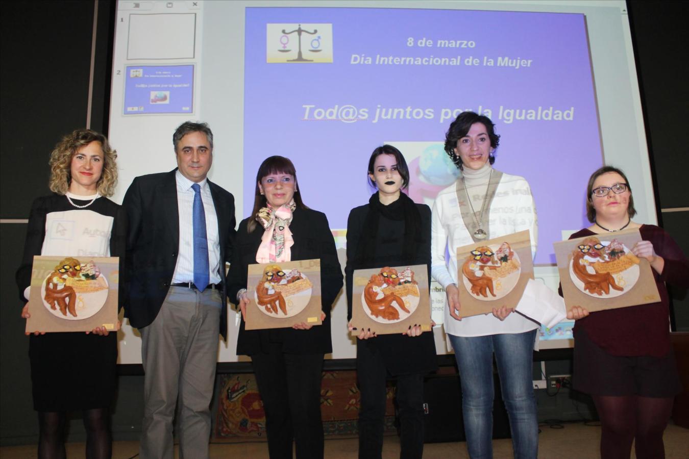 MARI PAZ MARLO, SILVIA LARA, AMPARO RUIZ, IVONNE GRACIA Y SONIA PLAZA, PREMIADAS EN EL DÍA DE LA MUJER • FUERON LAS CINCO MUJERES RECONOCIDAS EN EL ACTO INSTITUCIONAL CELEBRADO EN EL CENTRO CULTURAL AGUIRRE DE CUENCA