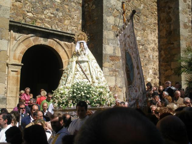 HOMENAJE EN MADRID A LA VIRGEN DEL CAMPO