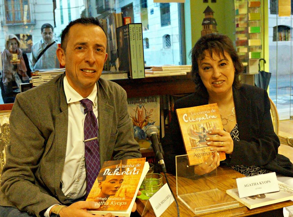 LLUIS MESA I REIG, CRONISTA OFICIAL DE ESTIVELLA (VALENCIA), PRESENTA EL LIBRO «LA TUMBA DE NEFERTITI» MERCHE ROIG