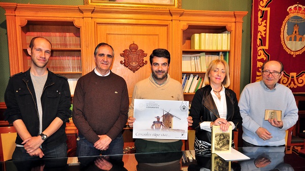 UNA GRAN LECTURA INTERGENERACIONAL, ENTRE LAS ACTIVIDADES PARA CONMEMORAR EL CENTENARIO DE CERVANTES EN LOJA (GRANADA)