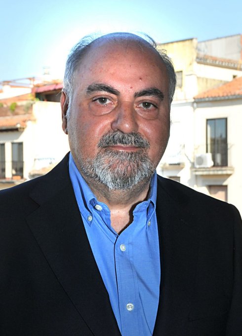 FERNANDO FLORES DEL MANZANO, CRONISTA OFICIAL DE CABEZUELA DEL VALLE (CÁCERES), Y EL IES GABRIEL Y GALÁN PREMIOS TORRES DEL AMBOS DE 2016