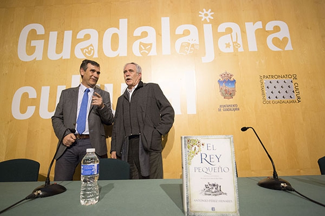 PÉREZ HENARES PRESENTA «EL REY PEQUEÑO», LA EPOPEYA DEL PUEBLO