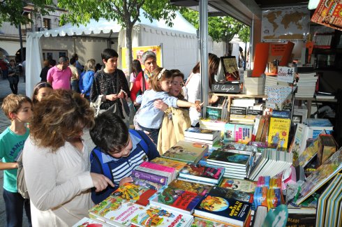 12 PRESENTACIONES Y MUCHO CERVANTES EN LA FERIA DEL LIBRO DE PLASENCIA (CÁCERES) • LA CITA MANTIENE LOS CINCO DÍAS DE PROGRAMACIÓN PESE A SUFRIR UN NUEVO RECORTE EN SU PRESUPUESTO