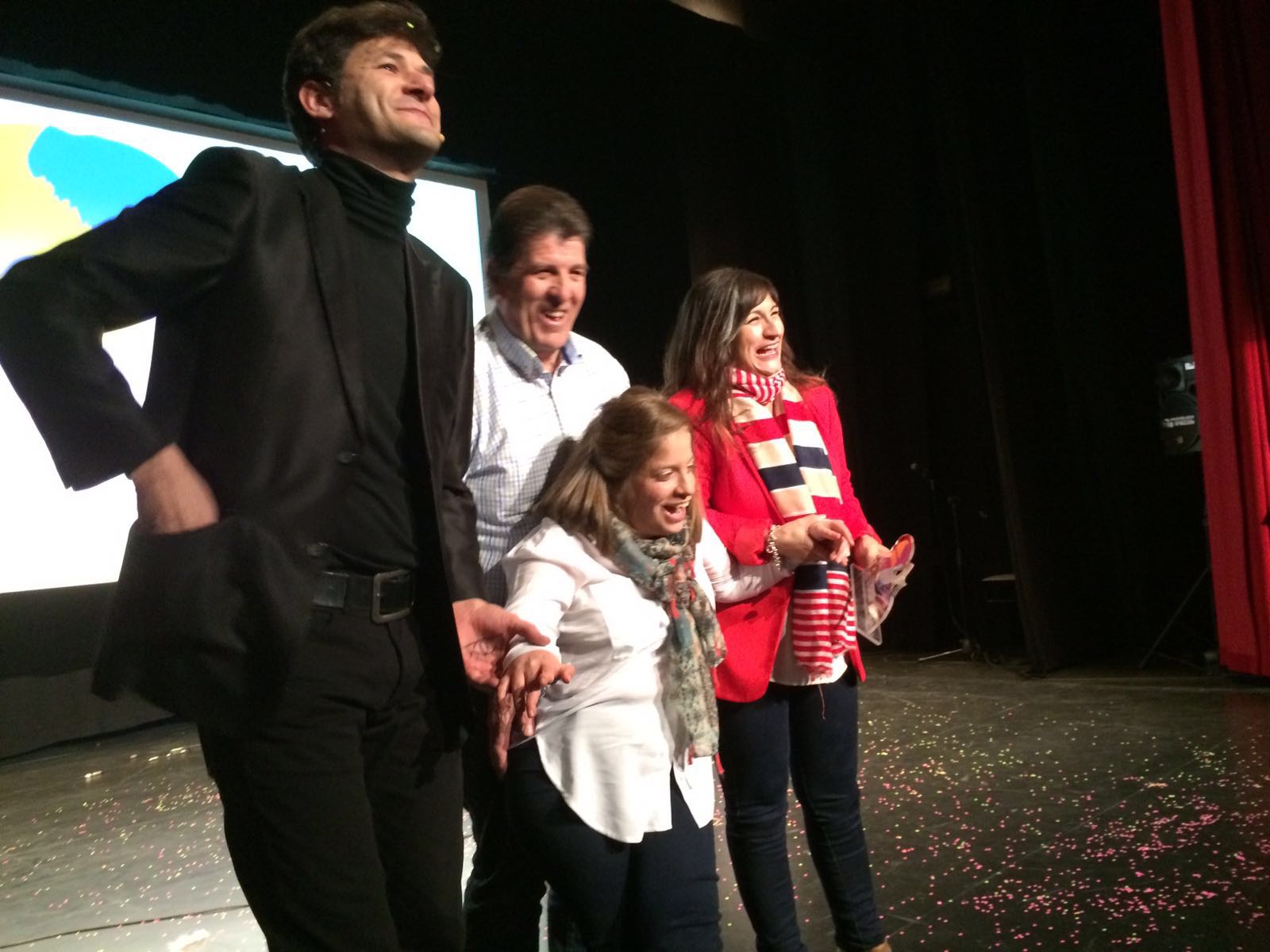 LA GALA DEL CARNAVAL DISTINGUE A DOMINGO QUIJADA, CRONISTA OFICIAL DE NAVALMORAL DE LA MATA (CÁCERES); A ANGELINES SÁNCHEZ; A CRISTINA CARRASCO; Y A LA PEÑA ARCO IRIS