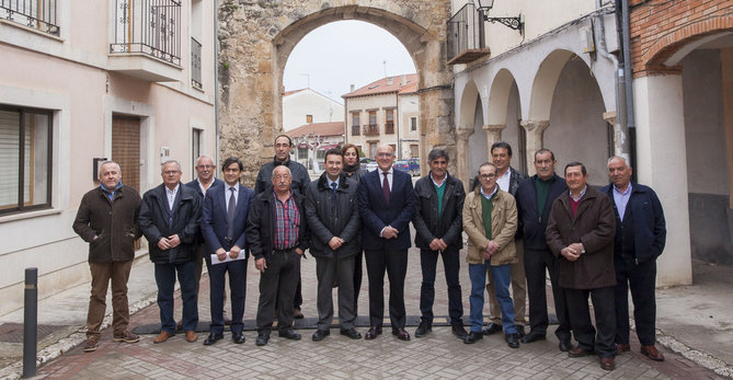 ONCE MUNICIPIOS DE LA RIBERA DEL DUERO MUESTRAN SUS INQUIETUDES A JESÚS JULIO CARNERO