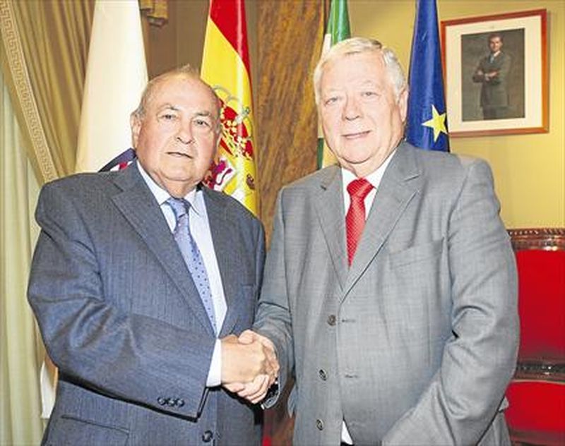 JOSÉ COSANO SUSTITUYE A JOAQUÍN CRIADO, PRESIDENTE DE HONOR DE LA R.A.E.C.O., AL FRENTE DE LA REAL ACADEMIA DE CÓRDOBA