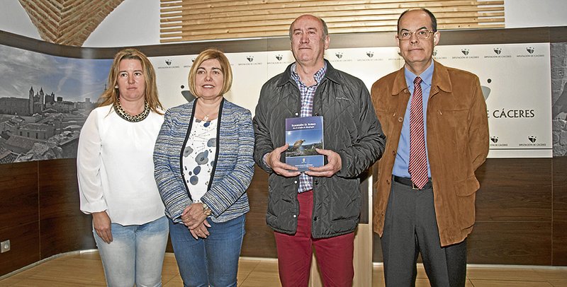 JOSÉ ANTONIO RAMOS RUBIO, CRONISTA OFICIAL DE TRUJILLO (CÁCERES), DEDICA UN LIBRO A LA HISTORIA DE TORREJÓN EL RUBIO