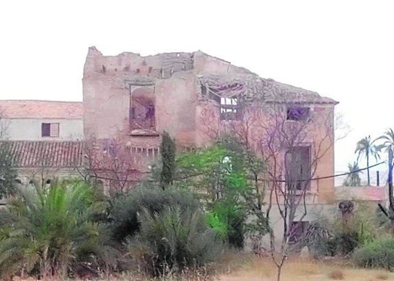 DENUNCIAN EN CULTURA EL DERRUMBE DE TORRE GUIL Y URBANISMO ACTUARÁ DE OFICIO • HUERMUR LAMENTA «LA PREVISIBLE PÉRDIDA DE OTRA TORRE PROTEGIDA»; UNA PARTE DE SUS DUEÑOS SE NEGARON EN 2015 A REALIZAR TRABAJOS DE CONSERVACIÓN