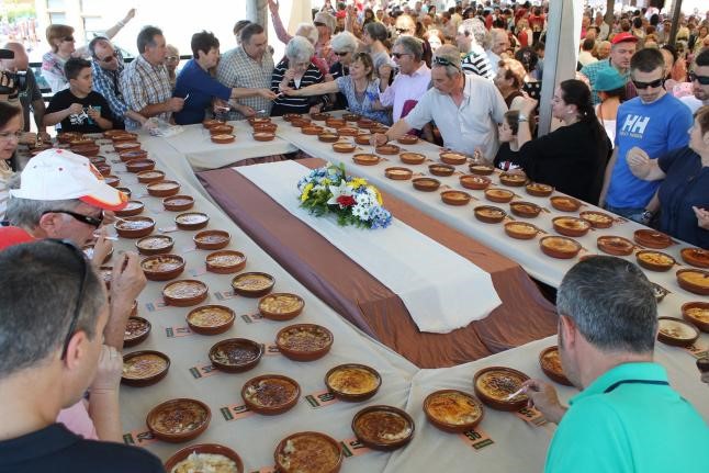 CABRANES (ASTURIAS) CELEBRA DURANTE EL FIN DE SEMANA LAS FIESTAS DE SAN FRANCISCO, EN LAS QUE DESTACAN SU TRADICIONAL FESTIVAL DEL ARROZ CON LECHE Y EL MERCÁU • EL ENCARGADO DE INAUGURAR LOS ACTOS FUE, UN AÑO MÁS, ENRIQUE CORRIPIO MONESTINA, CRONISTA OFICIAL DEL CONCEJO