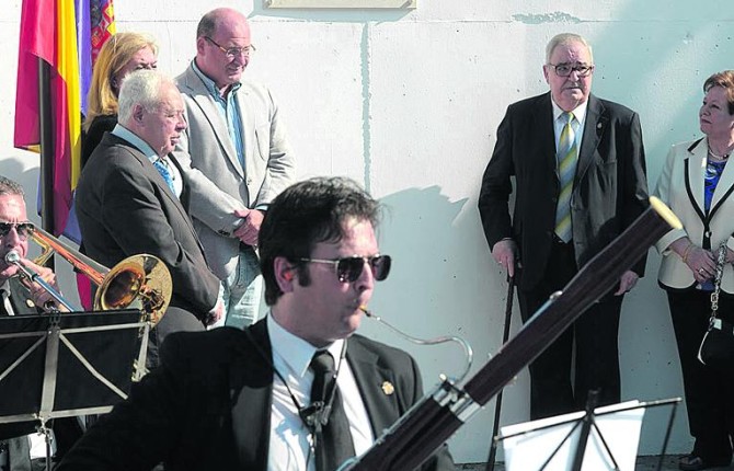 EL MAESTRO VÍLCHEZ TIENE YA UN ESPACIO CON SU NOMBRE EN JAÉN: UNA PLACA EN HONOR DEL EXDIRECTOR DE LA BANDA MUNICIPAL EN EL ANFITEATRO DEL PARQUE DEL BULEVAR