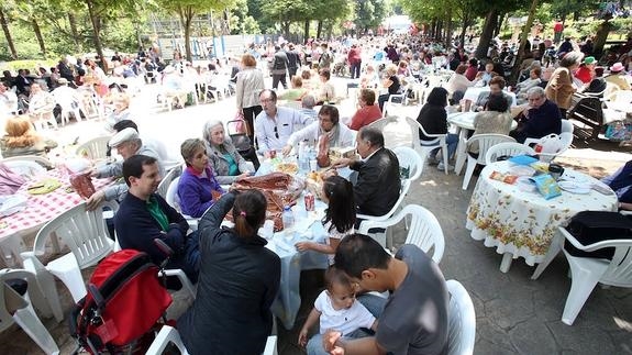 EL MARTES DE CAMPO RECUPERA EL TORNEO DE AJEDREZ • EL DÍA DEL BOLLO VOLVERÁ A SER, UN AÑO MÁS, EL ACTO ESTRELLA DE UNA DE LAS CELEBRACIONES MÁS TRADICIONALES Y ANTIGUAS DE LA CAPITAL ASTURIANA