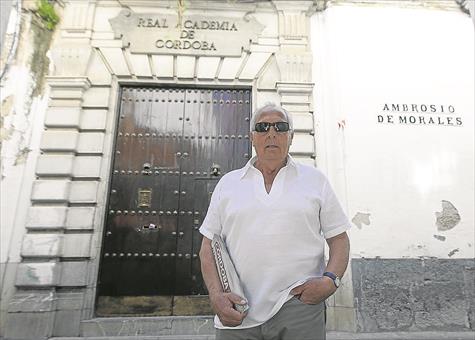 ÁNGEL AROCA, CRONISTA OFICIAL DE IZNÁJAR: «QUERÍA DOTAR A LA REAL ACADEMIA DE CÓRDOBA DE UNA SEÑA DE IDENTIDAD»