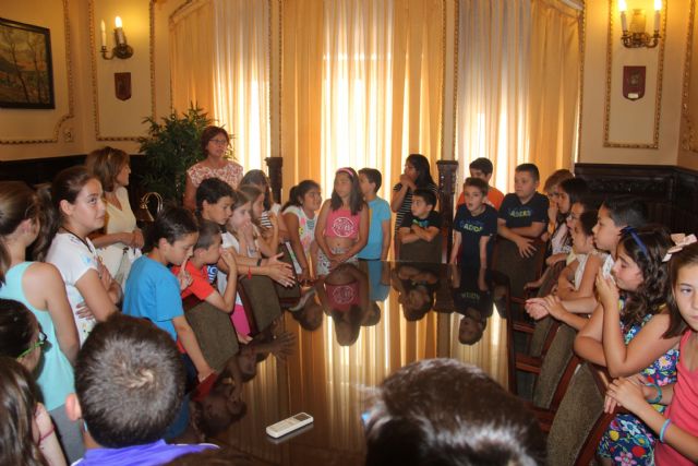 LOS ALUMNOS DE 4° DE PRIMARIA DEL COLEGIO PRÍNCIPE FELIPE DE JUMILLA (MURCIA) VISITAN EL AYUNTAMIENTO