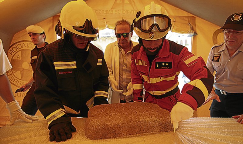 MEDIO CENTENAR DE BOMBEROS DE LAS CIUDADES PATRIMONIO DE LA HUMANIDAD COMPLETAN UN SIMULACRO DE INCENDIO EN EL CONSISTORIO, RECIBIENDO INSTRUCCIONES DE CÓMO PROTEGER OBRAS DE VALOR HISTÓRICO