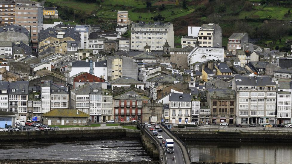 VIVEIRO (LUGO) CUMPLIRÁ EL JUEVES 125 AÑOS COMO CIUDAD • EL CONCELLO RECORDARÁ LA EFEMÉRIDES CON UNA PLACA Y EN LAS REDES SOCIALES PIDEN QUE SE LE DE EL NOMBRE DE LA REINA MARIA CRISTINA A LA GLORIETA DE VERXELES