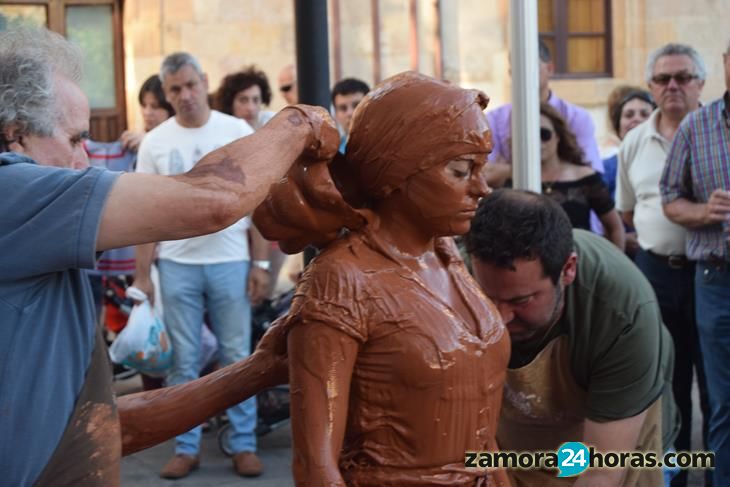 LA TRADICIÓN DEL BARRO, EN CARNE Y HUESO A TRAVÉS DE UNA PERFORMANCE