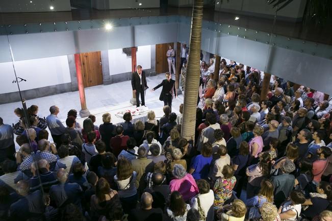 LA MAGIA DEL TEATRO PROTAGONIZA EL PASEO NOCTURNO POR VEGUETA EN LAS PALMAS • EL GRUPO DE TEATRO LOVIS PRODUCCIONES INTERPRETA TRES PIEZAS DE WILLIAM SHAKESPEARE EN EL 400º ANIVERSARIO DE SU FALLECIMIENTO