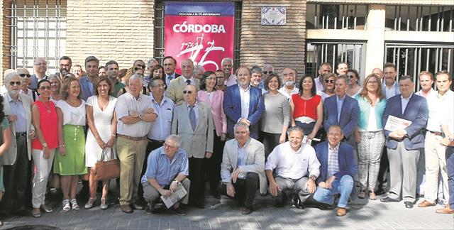 PROTAGONISTAS DE LA HISTORIA  PERSONALIDADES DE LA POLÍTICA Y LA SOCIEDAD CORDOBESA ARROPAN AL ‘DIARIO DE CÓRDOBA’ EN EL DESCUBRIMIENTO DE LA PLACA CONMEMORATIVA DE SU PRIMERA SEDE Y DESTACAN SU TRABAJO COMO ALTAVOZ DE LA PROVINCIA